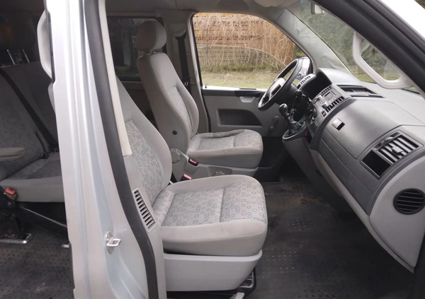 Volkswagen Caravelle cena 36900 przebieg: 296000, rok produkcji 2004 z Działoszyn małe 254